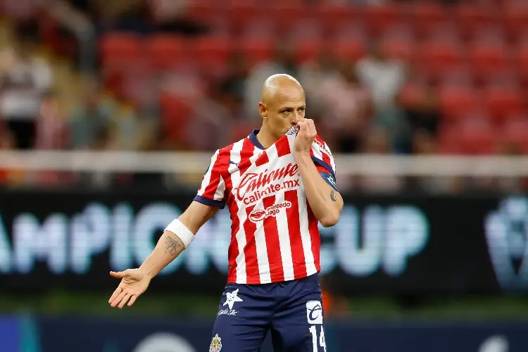 'Chicharito' está de regreso con las Chivas 