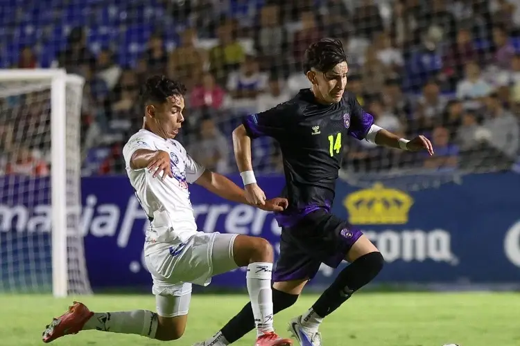 Racing de Veracruz se mantiene lider en la Liga Premier Serie A