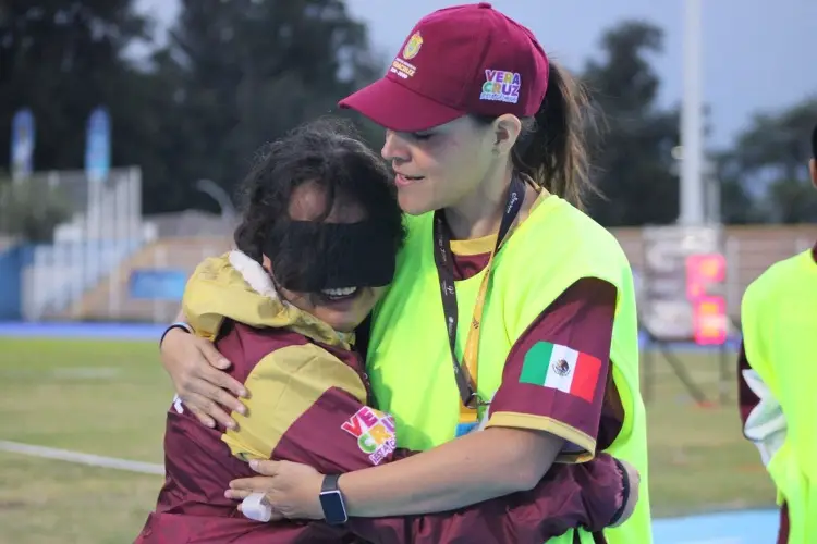 Itari Rodríguez da primera medalla a Veracruz en Para Atletismo en la Paralimpiada Nacional