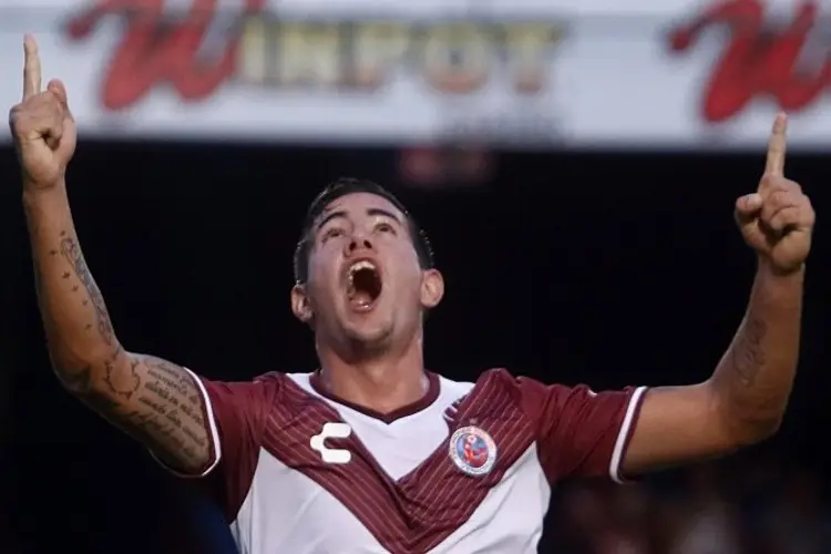 Ex de los Tiburones Rojos, de estar en prisión por homicidio a ser suspendido por falsificar documentos