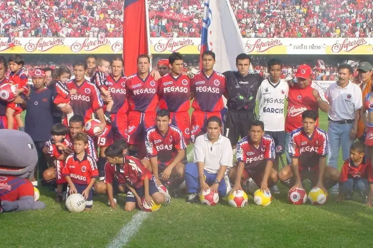 Gilberto Mora y su paso por los Tiburones Rojos