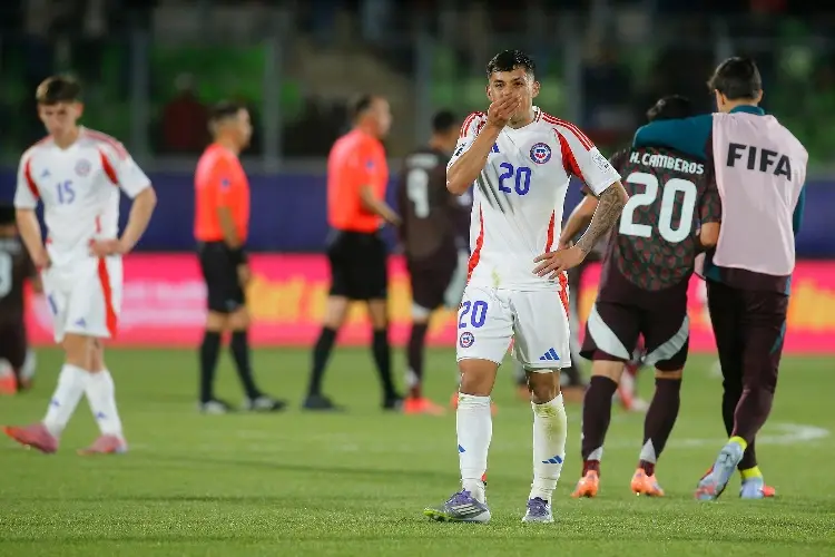 Futbol chileno pasó de la gloria, al fracaso constante
