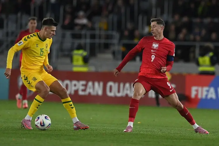 Lewandowski guía triunfo de Polonia y siguen en la lucha por un boleto al Mundial