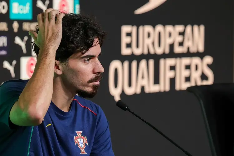 Vitinha del PSG responde a los elogios de Zidane