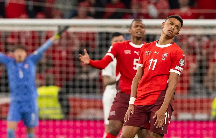Suiza aún no quiere clasificar al Mundial 2026 y empata con Eslovenia 