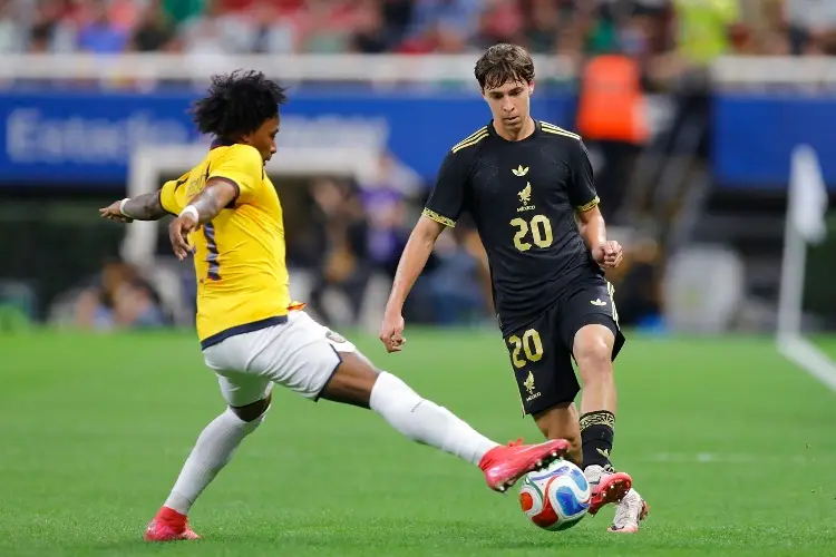 México intenta por todos lados pero no puede vencer a Ecuador en Guadalajara 