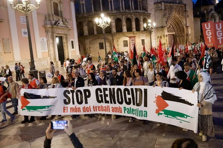 Un millar de personas protestan Pro Palestina previo a juego de la Euroliga en España
