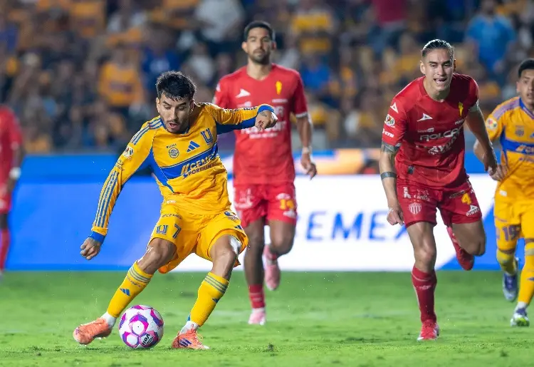 ¡Viernes de locos en el Volcán! Tigres exhibe las debilidades de Necaxa con una goleada 