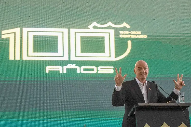 Gianni Infantino quiere llevar un Mundial de fútbol ¡A Bolivia! 
