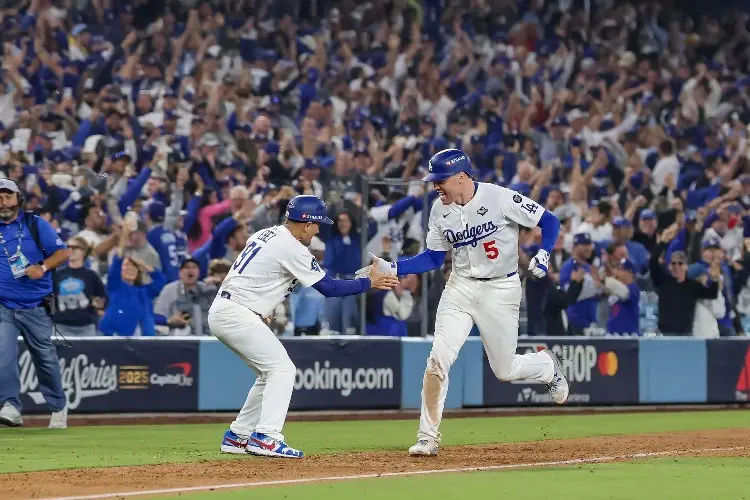 MLB: Después de 18 entradas, los Dodgers vencen a Blue Jays en el Juego 3 de la Serie Mundial  MLB: Después de 18 entradas, los Dodgers vencen a Blue Jays en el Juego 3 de la Serie Mundial