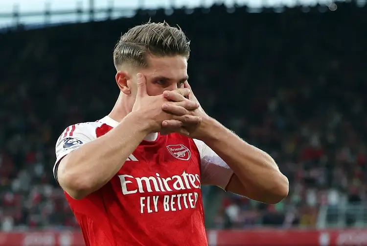 Arsenal suma otra victoria y domina en la Premier League 