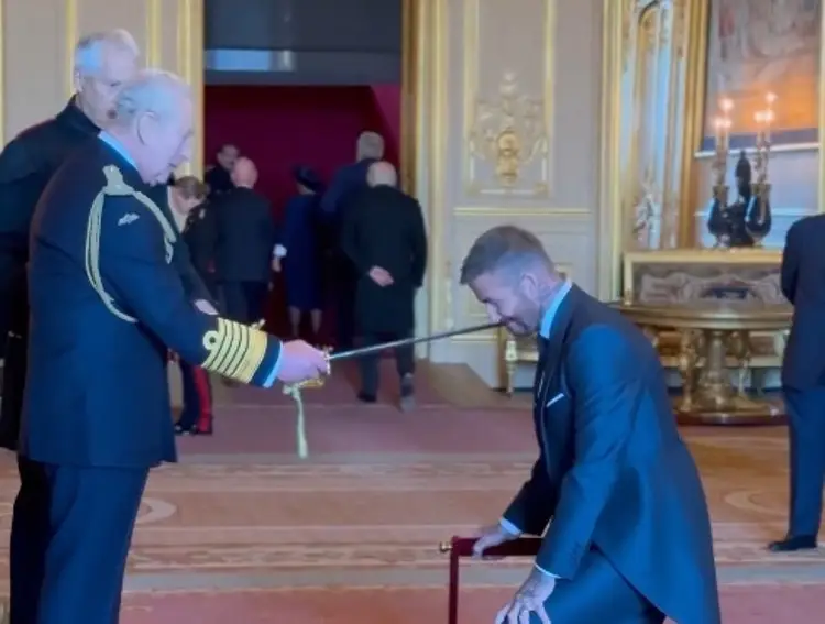 David Beckham, nombrado caballero por el Rey Carlos III (VIDEO)