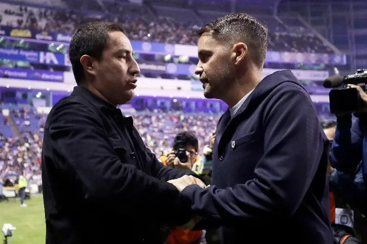 Efraín Juárez amenaza con inhabilitar a jugador de Cruz Azul