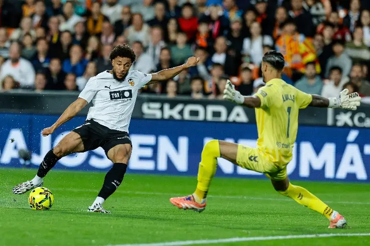 Valencia rescata el empate y sale de la zona de descenso