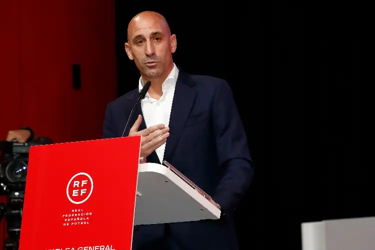 Luis Rubiales se niega a disculpar con Jenni Hermoso