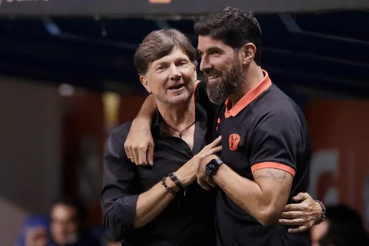 Oficial: Hernán Cristante deja de ser DT de Puebla