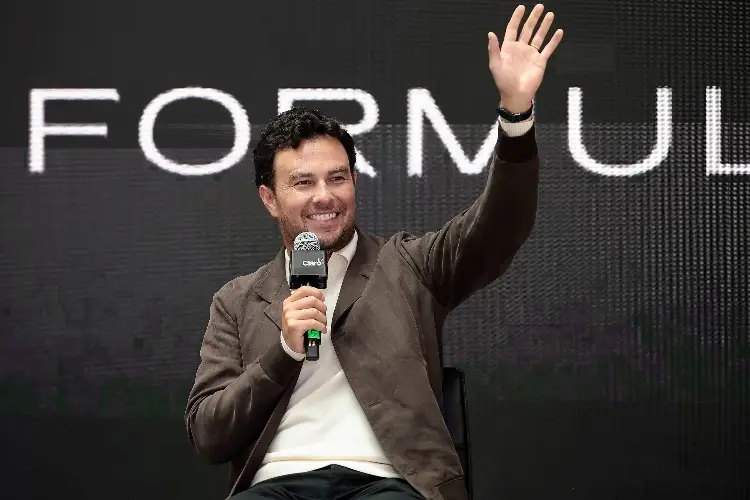 'Checo' Pérez se vuelve a subir a un coche de Fórmula 1 (VIDEO)