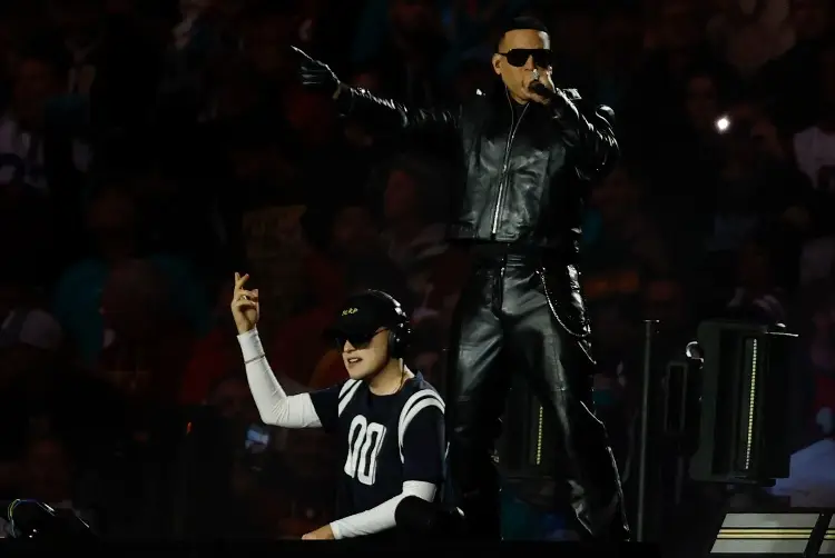 NFL: Daddy Yankee y Bizarrap le ponen sabor al medio tiempo en Madrid (VIDEO)