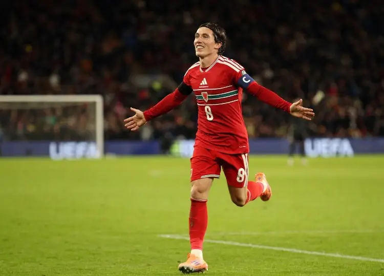 Gales se da un festín de goles y asegura la reclasificación mundialista