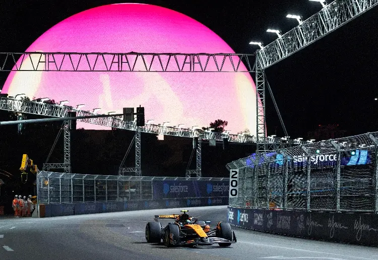Lando Norris lidera el caótico primer día de actividades en el GP de Las Vegas