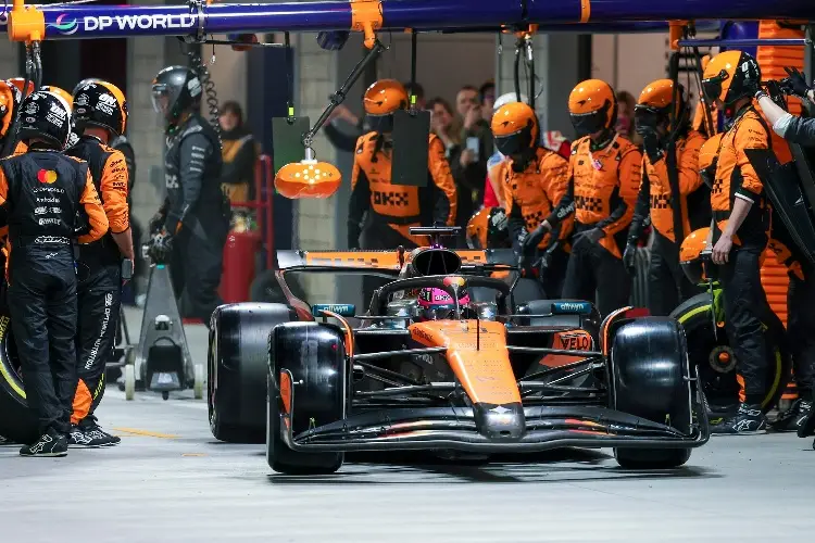 McLaren se disculpa con Norris y Piastri por comprometer título mundial de pilotos