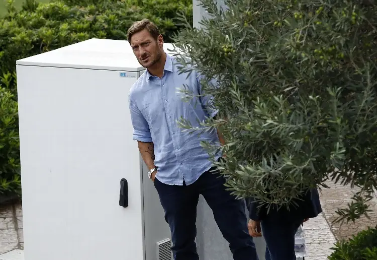 Francesco Totti es denunciado por abandonar a su hija