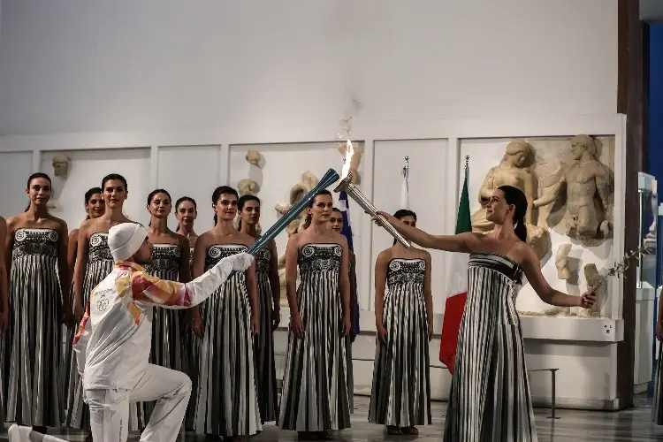 Encienden antorcha de los Juegos Olímpicos Milán-Cortina (VIDEO)