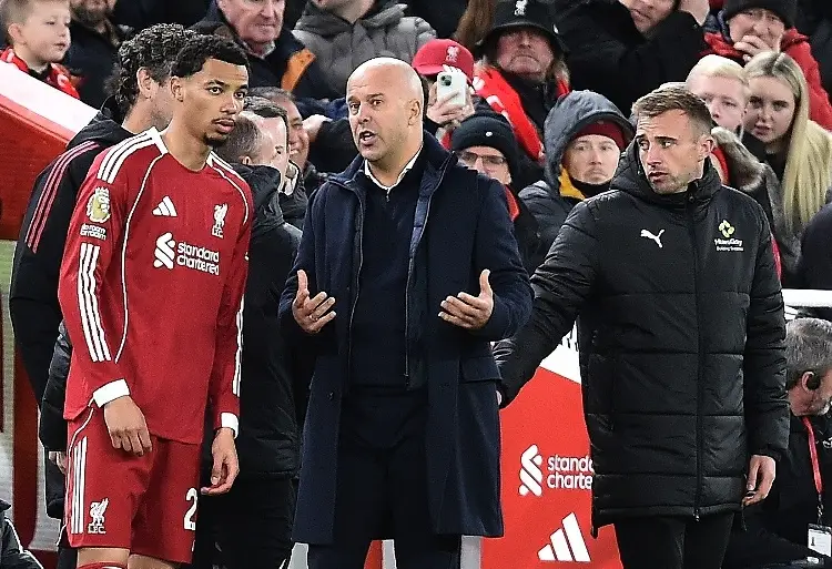 DT del Liverpool asegura que no lo van a despedir pese a malos resultados