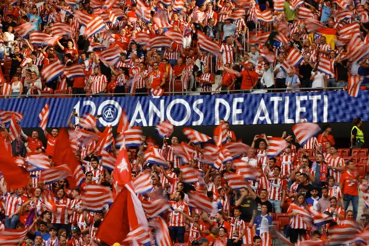 UEFA aplica dura sanción al Atlético de Madrid por culpa de sus hinchas racistas