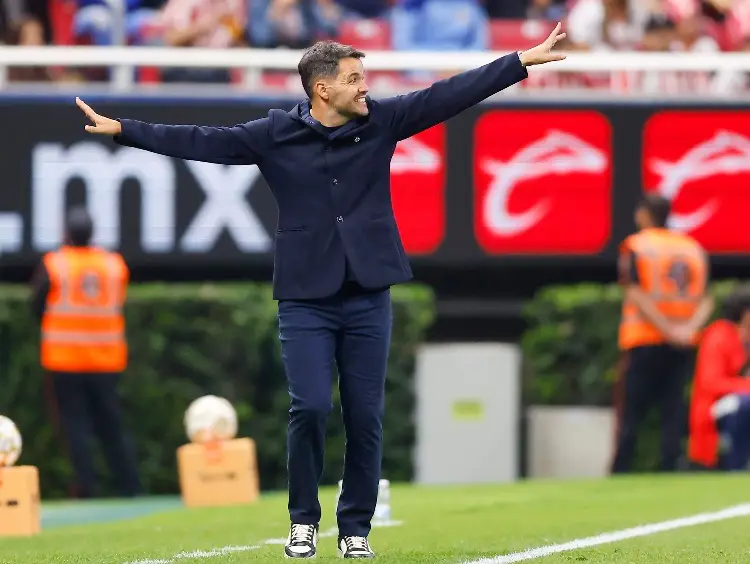 Larcamón se va conforme con empate de Cruz Azul ante Chivas