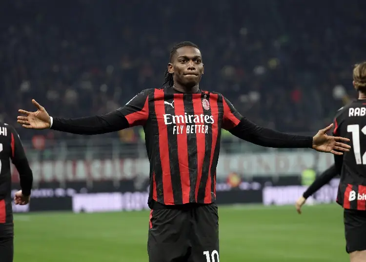 El AC Milan de Santiago Giménez vence a la Lazio y es nuevo líder de Italia