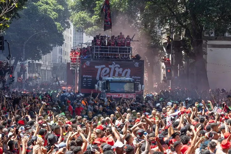 Río de Janeiro en la locura total por el campeonato del Flamengo en la Copa Libertadores (VIDEOS)