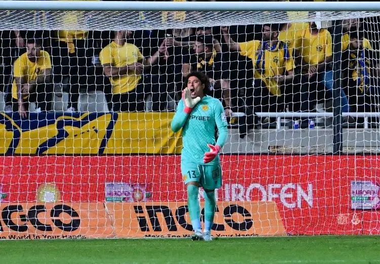 Le meten gol olímpico a Memo Ochoa en la liga de Chipre (VIDEO)