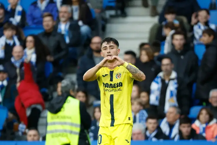 Villarreal gana con gol de último minuto y entra en la pelea por el liderato de España