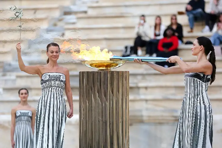 Antorcha Olímpica deja Grecia y pone rumbo hacia Italia para los Juegos 2026