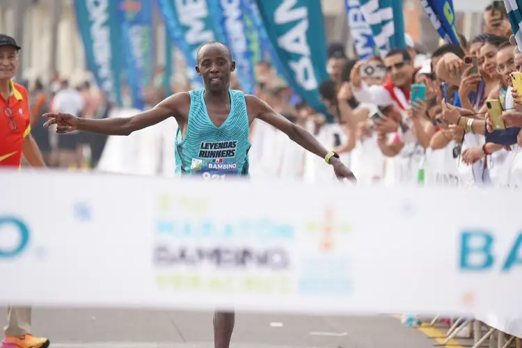 Micaela Rayo y Stephen Ndege conquistan el Maratón Bambino Veracruz 2025  