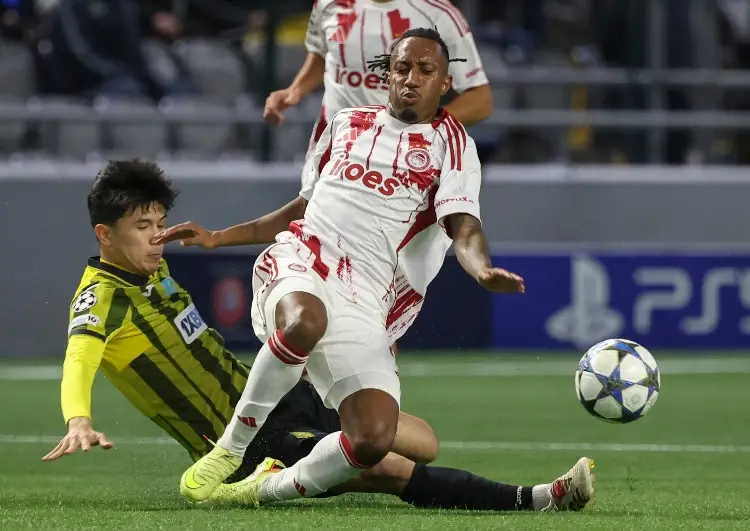 Olympiacos gana al Kairat y sueña con playoffs de Champions League