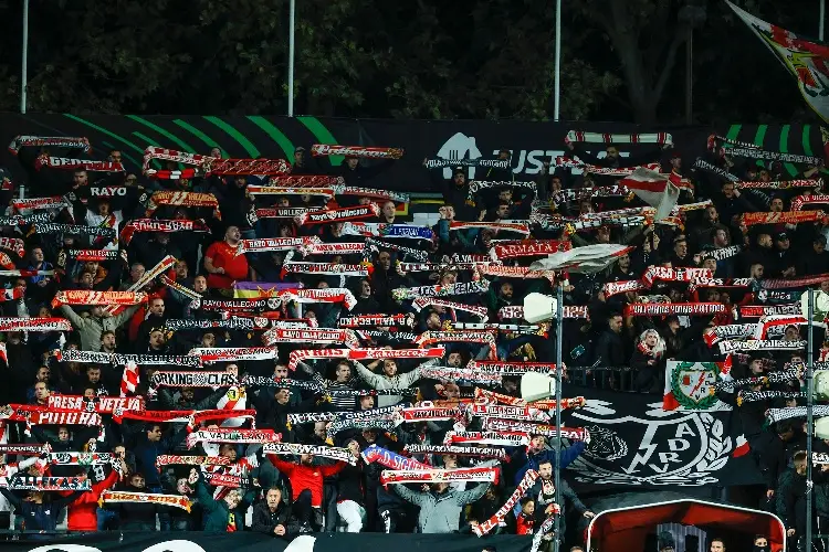 Ultras polacos atacan autobuses con aficionados españoles