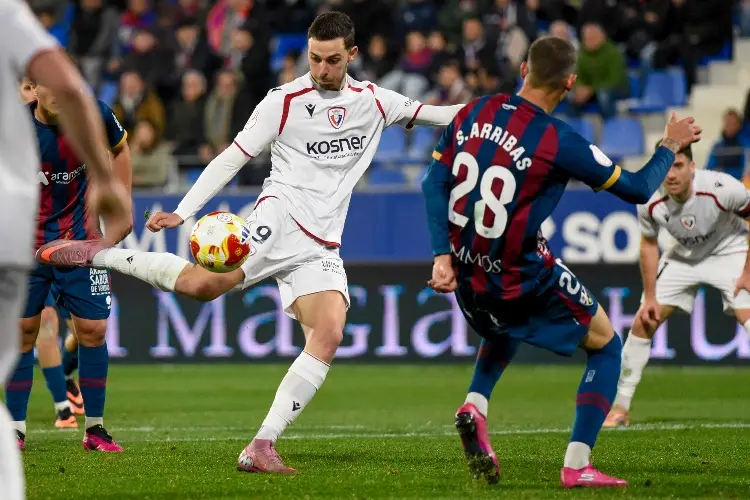 Osasuna se impone al Huesca y avanza de ronda en la Copa del Rey