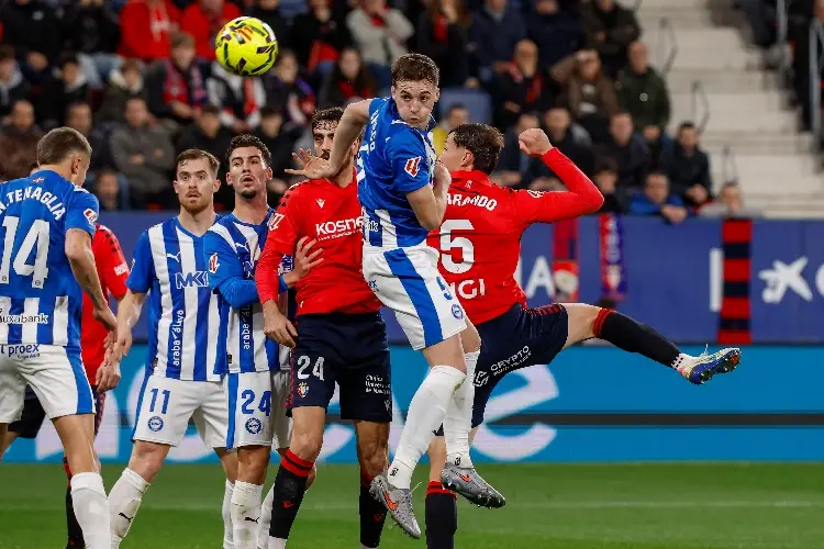 Osasuna golea al Alavés y se aleja de la zona de descenso