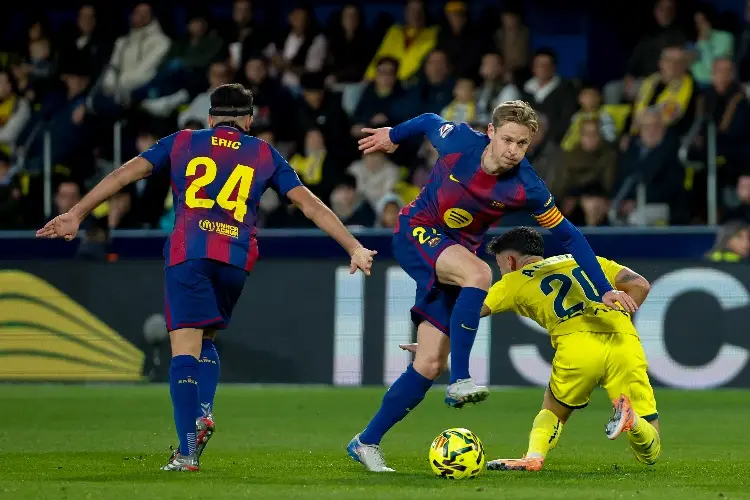 Barcelona celebra terminar el año como líderes de La Liga