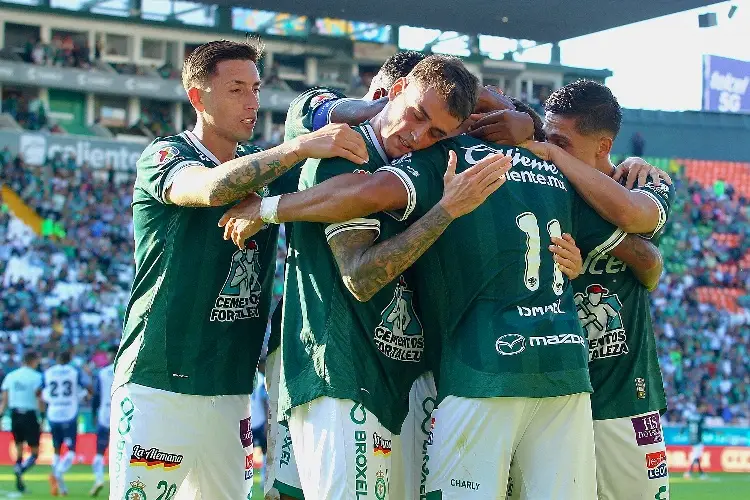 León manda a uno de sus jugadores a su club 'hermano' Real Oviedo de España