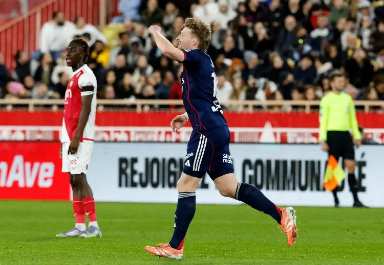 Lyon se impone al Mónaco y se acerca a puestos de Champions League