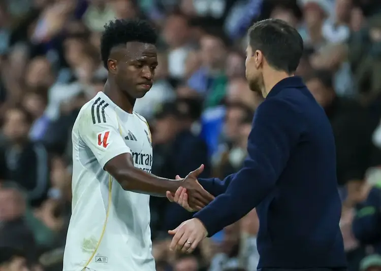 Vuelven a abuchear a Vinicius en el Bernabéu, Xabi Alonso lo defiende