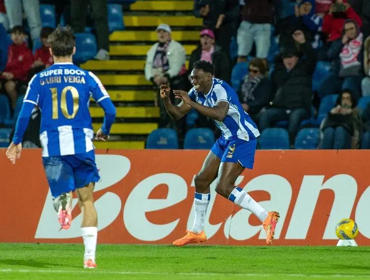 Porto se mantiene en la cima de la liga portuguesa