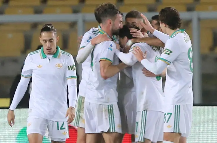 La Roma vence al Lecce en la Serie A y se mete a la pelea por la Champions