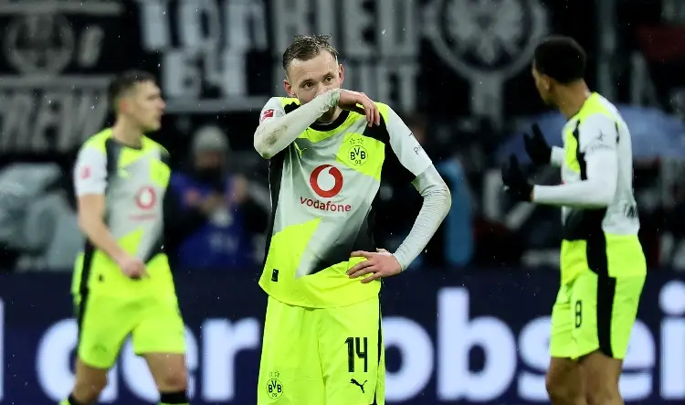 En lluvia de goles, Borussia Dortmund empata y se aleja del liderato 