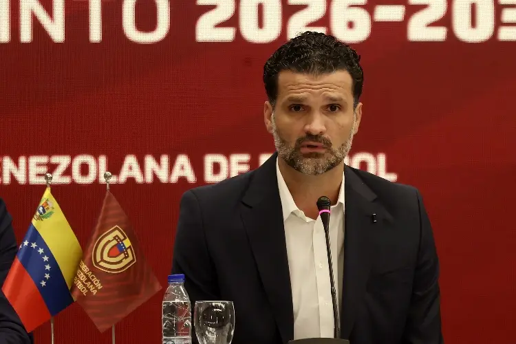 Ex jugador del América es nombrado como DT de Venezuela en plena crisis