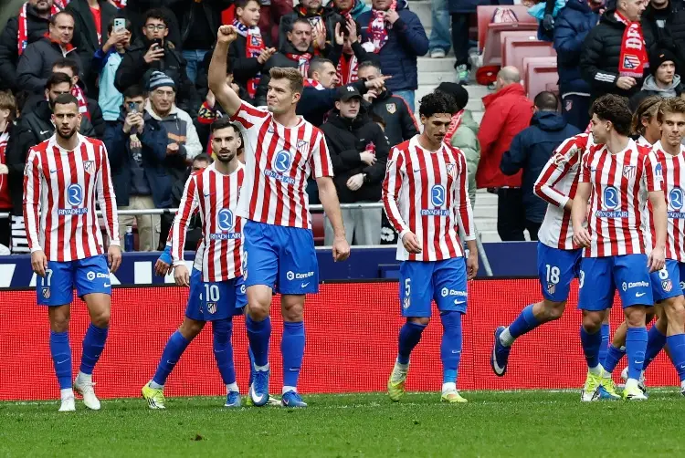 Atlético de Madrid golea y sigue en la lucha por el título