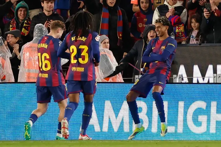 Barcelona fulmina al Real Oviedo y recupera el liderato de La Liga